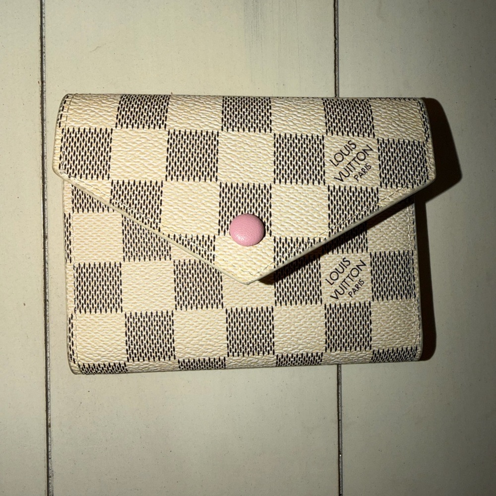 Cream Checkered Wallet with Pink Button